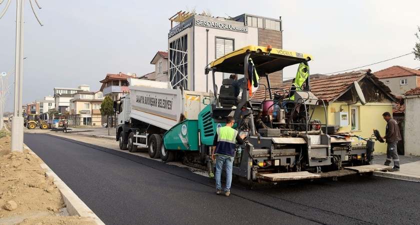 sakarya-ahmet-yesevi-caddesi-asfalt-calismasi.jpg