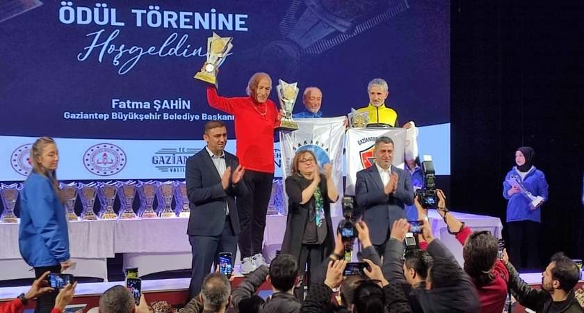 gazi-yari-maraton-sakarya-altin-madalya.jpg