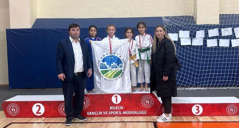 sakarya-gulfem-aysima-aydon-judo.jpg