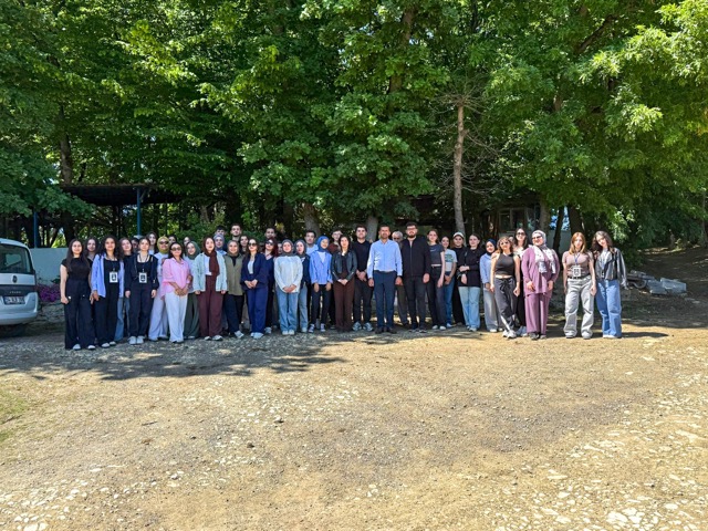 Reisler Göleti çevresindeki çöpleri topladılar