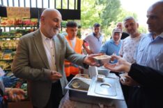 BAŞKAN İRFAN PÜSKÜLLÜ’DEN VATANDAŞLARA AŞURE İKRAMI