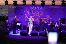 Büyükşehir’den Karasu’da yaz akşamına neşe katan nostalji konseri