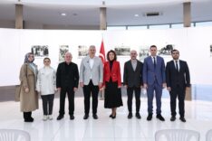 Serdivan Belediyesi Cumhuriyetin 102. yılını iki farklı etkinlikle kutladı