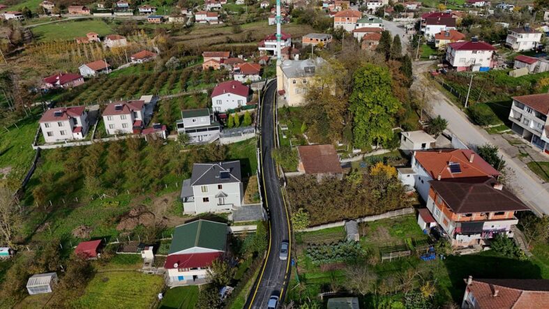 Sakarya Büyükşehir Belediyesi, Karasu’daki dört mahallede 4.750 metre yolu asfaltladı