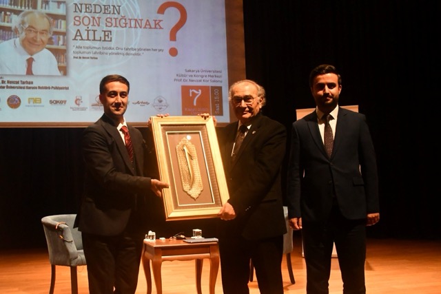 Prof. Dr. Nevzat Tarhan SAÜ'de ailenin önemini vurguladı