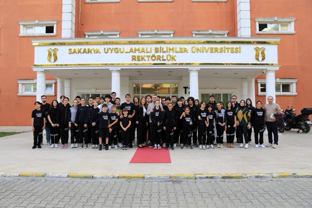 Şahin Okulları öğrencileri SUBÜ’yü ziyaret etti