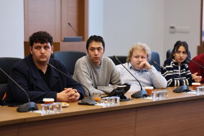 Başkan Alemdar 17 ülkeden gençleri ağırladı