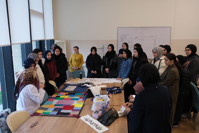 SAMEK atölyelerinde minikler seramikle, gençler tezhiple tanıştı