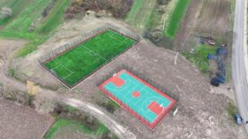 Açık hava futbol ve basketbol sahası, spor alanları, çocuk parkı, atletizm alanları.