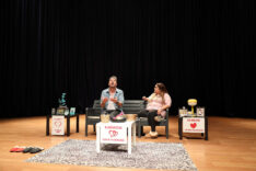 Sevgiliyle ilişki ve iletişim temalı performans, sahne içi gösteri, etkinlik veya oyun.