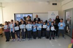 Öğrenciler ve öğretmenler ile eğitim etkinliği, basın ve medya ilişkileri.