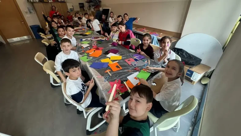 Sosyal Gelişim Merkezleri'nde Misafir Öğrenciler Atölye Çalışmalarıyla Becerilerini Artırıyor