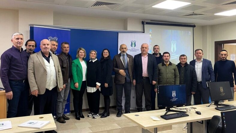 SUBÜ'de Sıfır Atık Belgeleri Birim Sekreterlerine Sunuldu ve Çevre Bilgi Sistemi Eğitimi Verildi