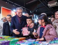 Çocuklar ve yetişkinler, Sakarya'daki edebiyat fuarında kitaplar ve etkinliklerle buluşuyor.