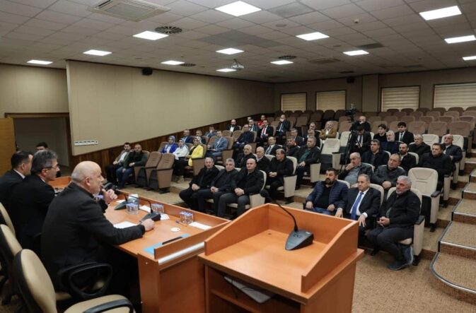 Başkan Şenol Dinç, muhtarlarla bir araya gelerek yerel sorunları ve projeleri değerlendirdi.