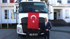 Erenler Belediyesi, Bakanlık Desteğiyle Filosuna Yeni Yol Süpürme Aracı Ekledi