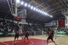 sakarya-buyuksehir-basketbol-eskisehiri-yenerek-liderligini-guclendirdi-8779