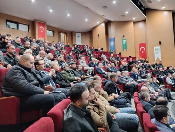 Sakarya’da kırmızı et sektörünün sorunlarına çözüm arayan kalabalık toplantı.