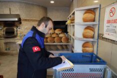 Zabıtalar, Ramazan öncesi fırınları tek tek denetliyor.