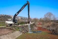 Sakarya Büyükşehir Belediyesi, Çark Deresi’nde 5 Kilometrelik Alanda Detaylı Temizlik Operasyonu Gerçekleştiriyor