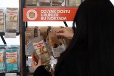 Sakarya'da Demokrasi Meydanı’nda Tek Noktadan Glütensiz Ürün Satışıyla Çölyak Hastalarına Kolaylık Sağlanıyor