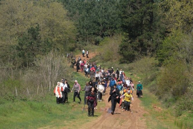 Sakarya’da Bahar Doğa Yürüyüşleri Göktepe ve Kömürlük Etabıyla Başladı