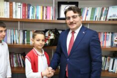 Adapazarı Osmanbey İlkokulu Öğrencileri 23 Nisan’da İl Millî Eğitim Müdürlüğünü Ziyaret Etti