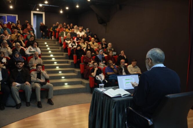 Büyükşehir Akademi'de Yeni Dönem Mesnevi Okumalarıyla Başladı: İlk Derste Kendini Bilmek Konuşuldu