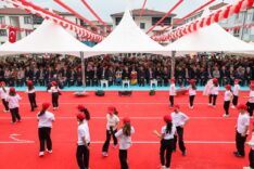 Arifiye İlkokulu’nda 23 Nisan Coşkusu: Başkan Alemdar Çocukların Bayram Sevincini Paylaştı