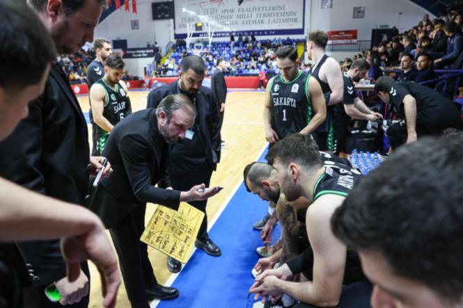 Sakarya Büyükşehir Basketbol Takımı Kütahya Deplasmanında 1. Lig Biletini Aldı