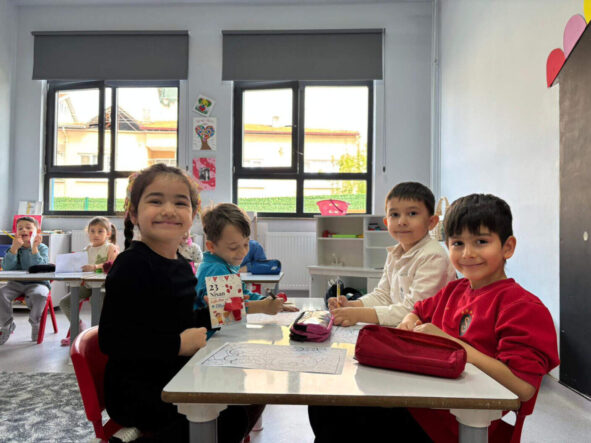 Sakarya Büyükşehir Belediyesi 23 Nisan’da Anaokulları ve Hastanede Çocuklarla Bayramı Kutladı