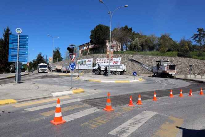 Sakarya'da Erenler ve Serdivan'da Asfalt Öncesi Yol ve Kavşaklarda Bakım Yapılıyor