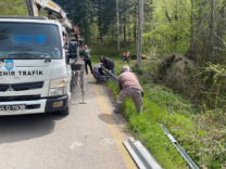 Hendek Hicriye Mahallesi’nde Tehlikeli Yol Noktalarına Çelik Bariyer Takviyesi Yapıldı