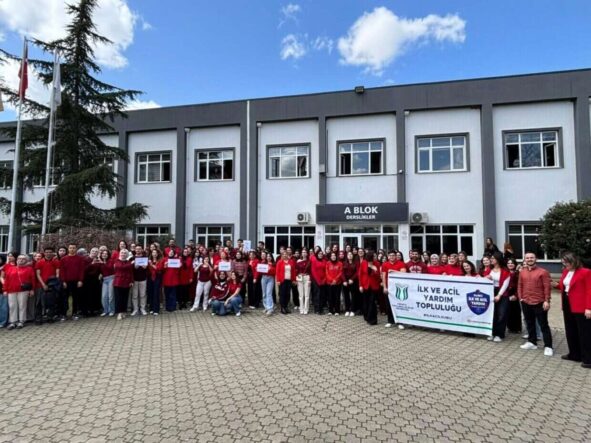 SUBÜ'de 2 Nisan Otizm Farkındalık Günü Kapsamında Kırmızıyla Toplumsal Duyarlılık Etkinlikleri Yapıldı