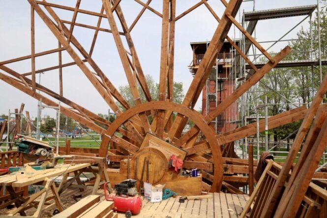 Aziz Duran Parkı’ndaki Tarihi Çark ve Yel Değirmeni Yenileme Çalışmaları Devam Ediyor