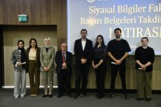 Sakarya Üniversitesi SBF’de Başarılı Öğrenciler İçin Belge Töreni Düzenlendi