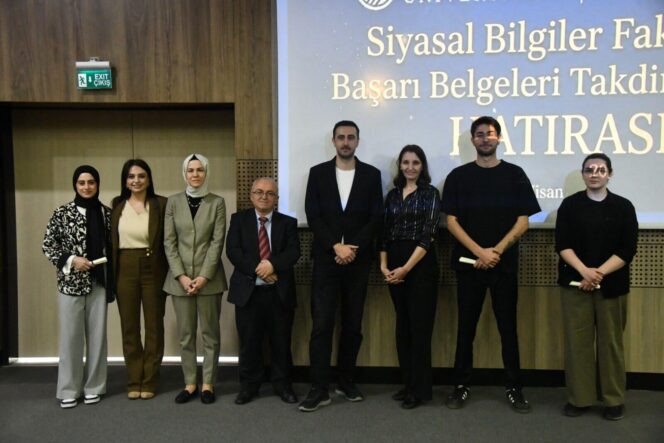 Sakarya Üniversitesi SBF’de Başarılı Öğrenciler İçin Belge Töreni Düzenlendi
