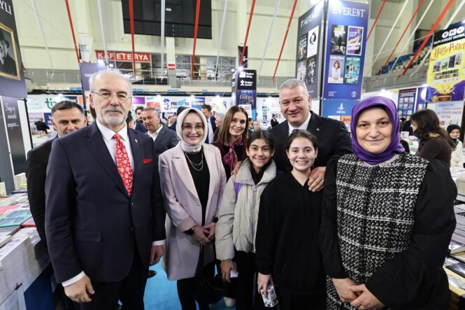 Serdivan’da 2. Kitap Fuarı Açıldı: Yüzlerce Yazar ve Binlerce Kitapsever Buluştu