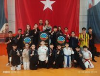 Serdivan Belediyesi Karate Takımı 23 Nisan Şampiyonası’nda 25 Madalya ile Başarıya Ulaştı