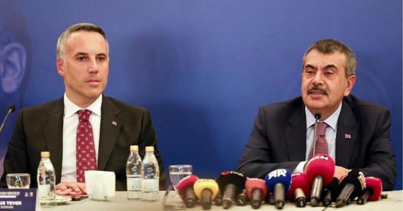 AK Parti Sakarya İl Başkanı Tever’den Bakan Tekin’e Destek ve Eleştirilere Yanıt