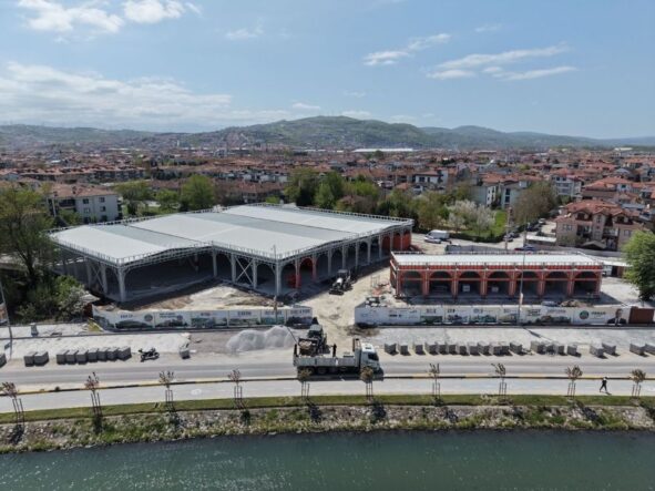 Serdivan Arabacıalanı Yeni Pazar Alanında İnşaatta Büyük İlerleme Kaydedildi
